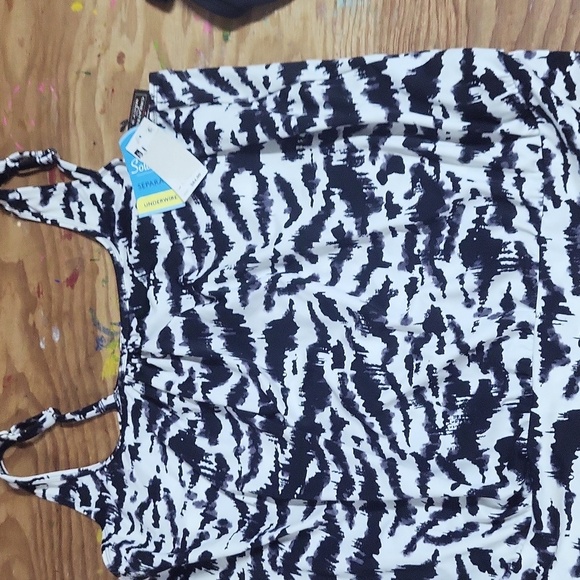 Macys Black and White Women's tankini top & black halter 20W - Picture 2 of 6